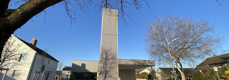 Jesuskirche mit Turm 
