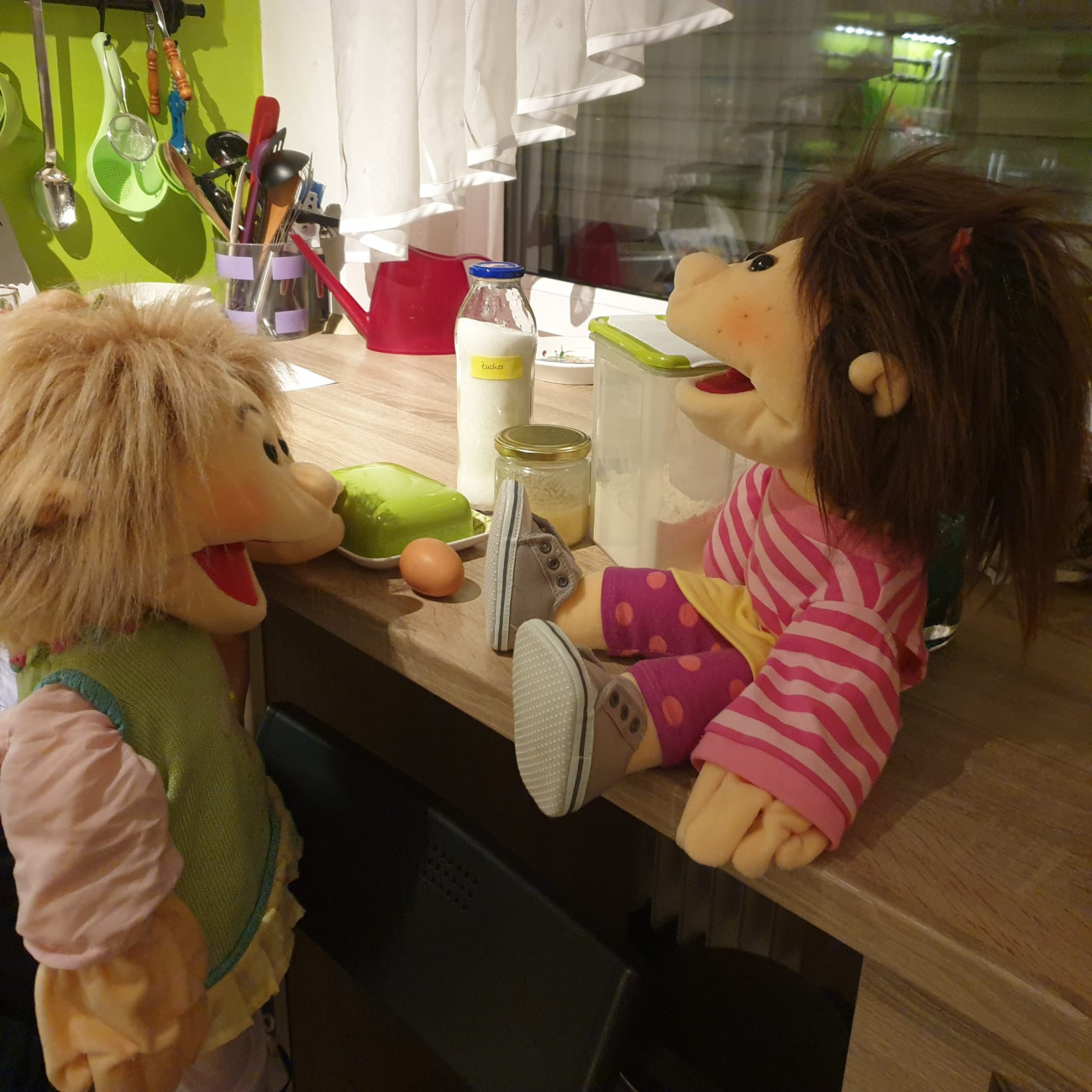Leni und Ilo backen Zimtsterne | Kirchengemeinde Vohburg