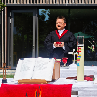 Steffen Lutz setzt Abendmahl ein