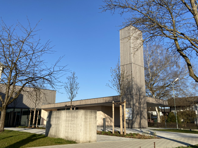 Jesuskirche im Frühling