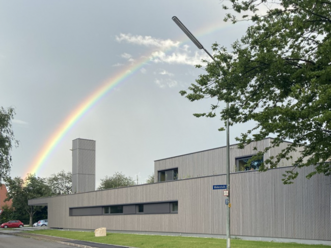 Jesuskirche mit Regenbogen