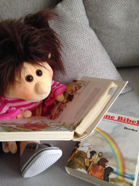 Leni beim Lesen